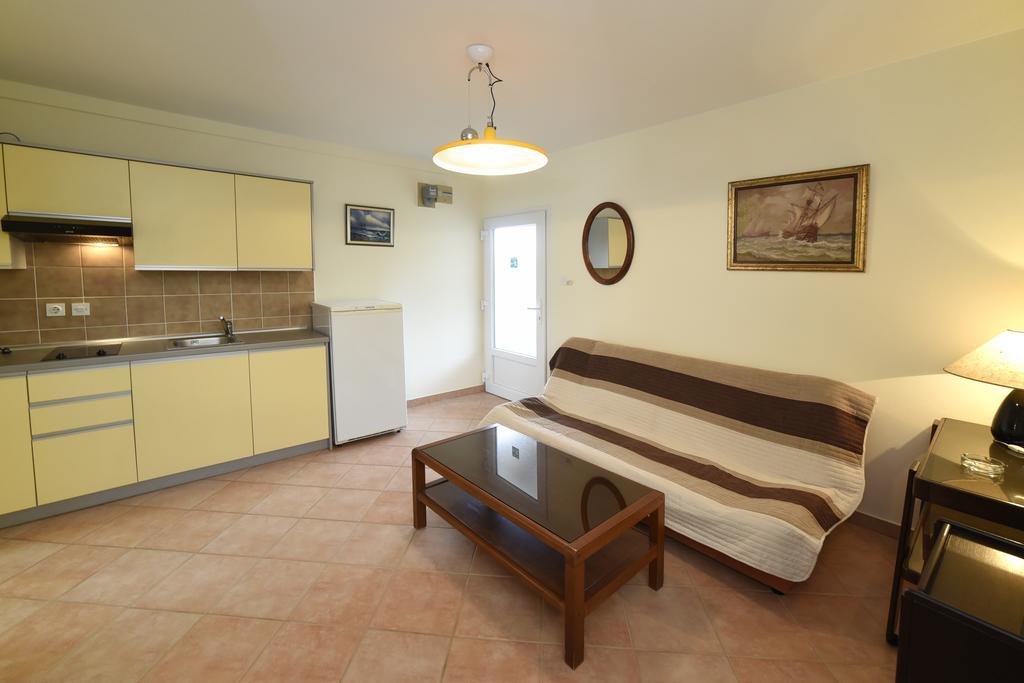 Apartments Galic Kampor Exterior photo